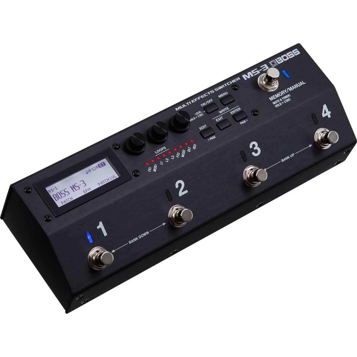 Phơ Tổng BOSS MS-3 Multi Effects Switcher – nhìn nghiêng 3/4 với màn hình LCD, núm chỉnh và các footswitch 1–4