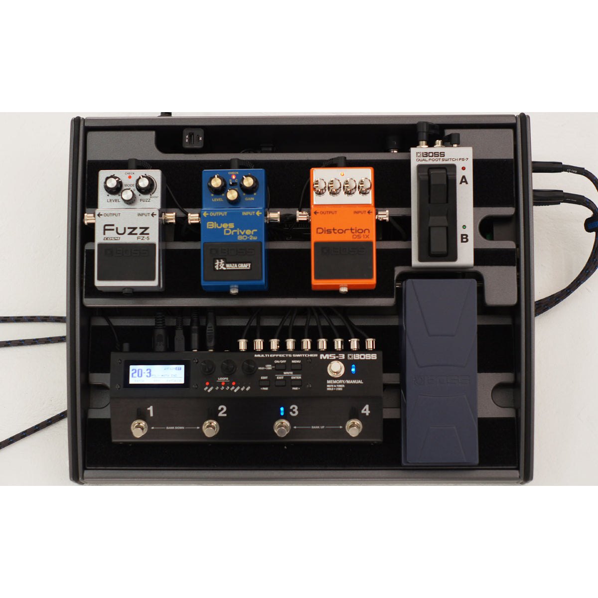 Phơ Tổng BOSS MS-3 Multi Effects Switcher – lắp trên pedalboard cùng pedal BOSS Fuzz, Blues Driver và Distortion
