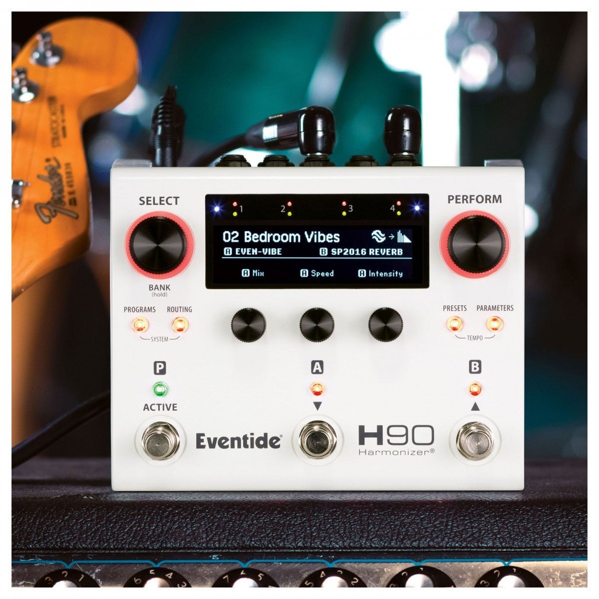 Phơ Tổng Eventide H90 Harmonizer – nhìn thẳng khi đặt trên amply, đã cắm dây
