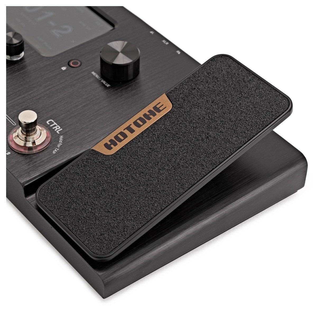 Phơ Tổng Hotone Ampero – cận cảnh pedal expression logo HOTONE và footswitch CTRL