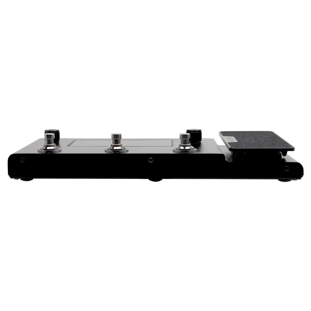 Phơ Tổng Hotone Ampero One – cạnh trước nhìn ngang, thấy thân máy mỏng, 3 footswitch và pedal EXP