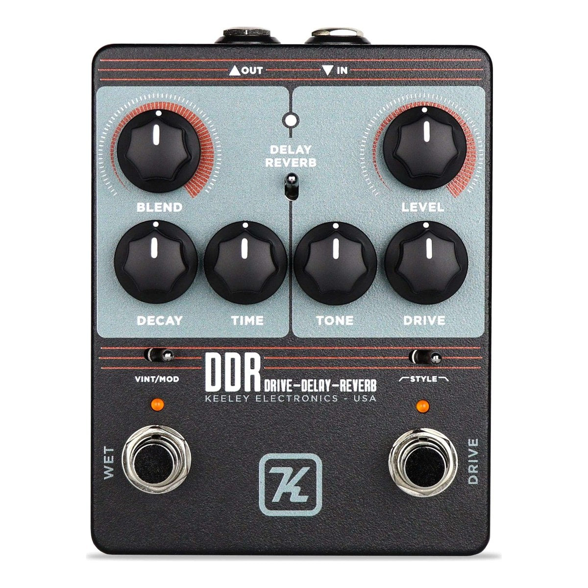 chính diện mặt trên Keeley DDR với 6 núm BLEND, DECAY, TIME, TONE, DRIVE, LEVEL và 2 footswitch WET, DRIVE