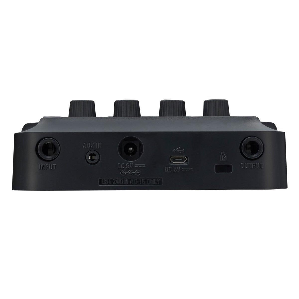 Phơ Tổng Zoom G1 FOUR – mặt sau với cổng INPUT, AUX IN, DC 9V, USB và OUTPUT