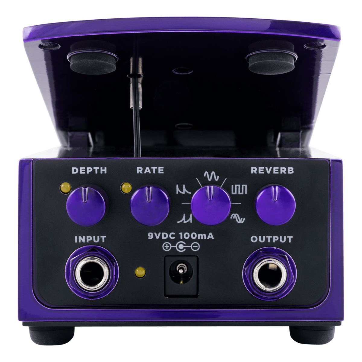 Phơ Tremolo Ernie Ball Expression Tremolo – mặt trước: núm DEPTH, RATE, chọn dạng sóng, REVERB, jack INPUT, OUTPUT và nguồn 9VDC 100mA