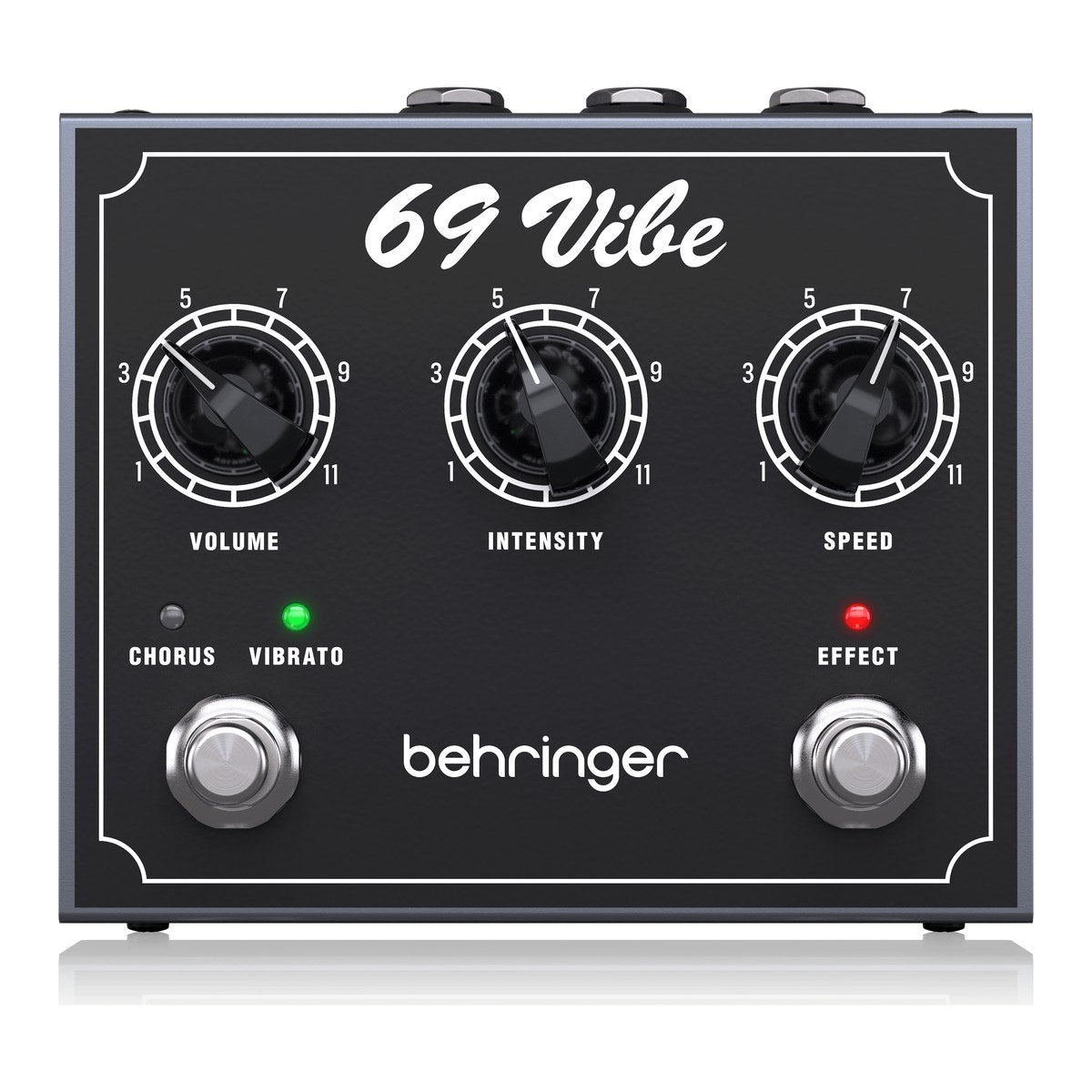 Behringer 69 VIBE nhìn thẳng mặt trên: núm VOLUME, INTENSITY, SPEED, footswitch CHORUS/VIBRATO và EFFECT