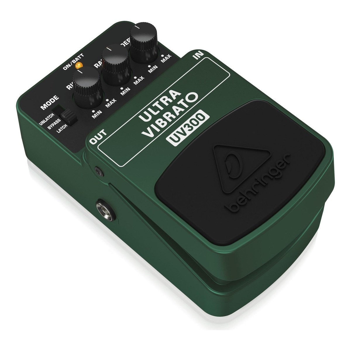 Behringer UV300 Ultra Vibrato nghiêng trái, thấy công tắc MODE và cạnh jack OUT